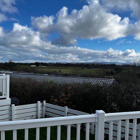 Ger-Y-Bwlch - Spacious Static On 5Star Site With Swimming Pool Benllech Exterior photo