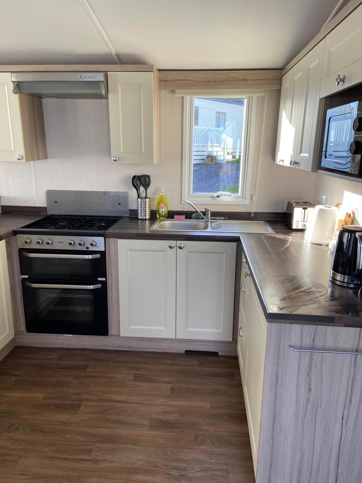 Ger-Y-Bwlch - Spacious Static On 5Star Site With Swimming Pool Benllech Exterior photo