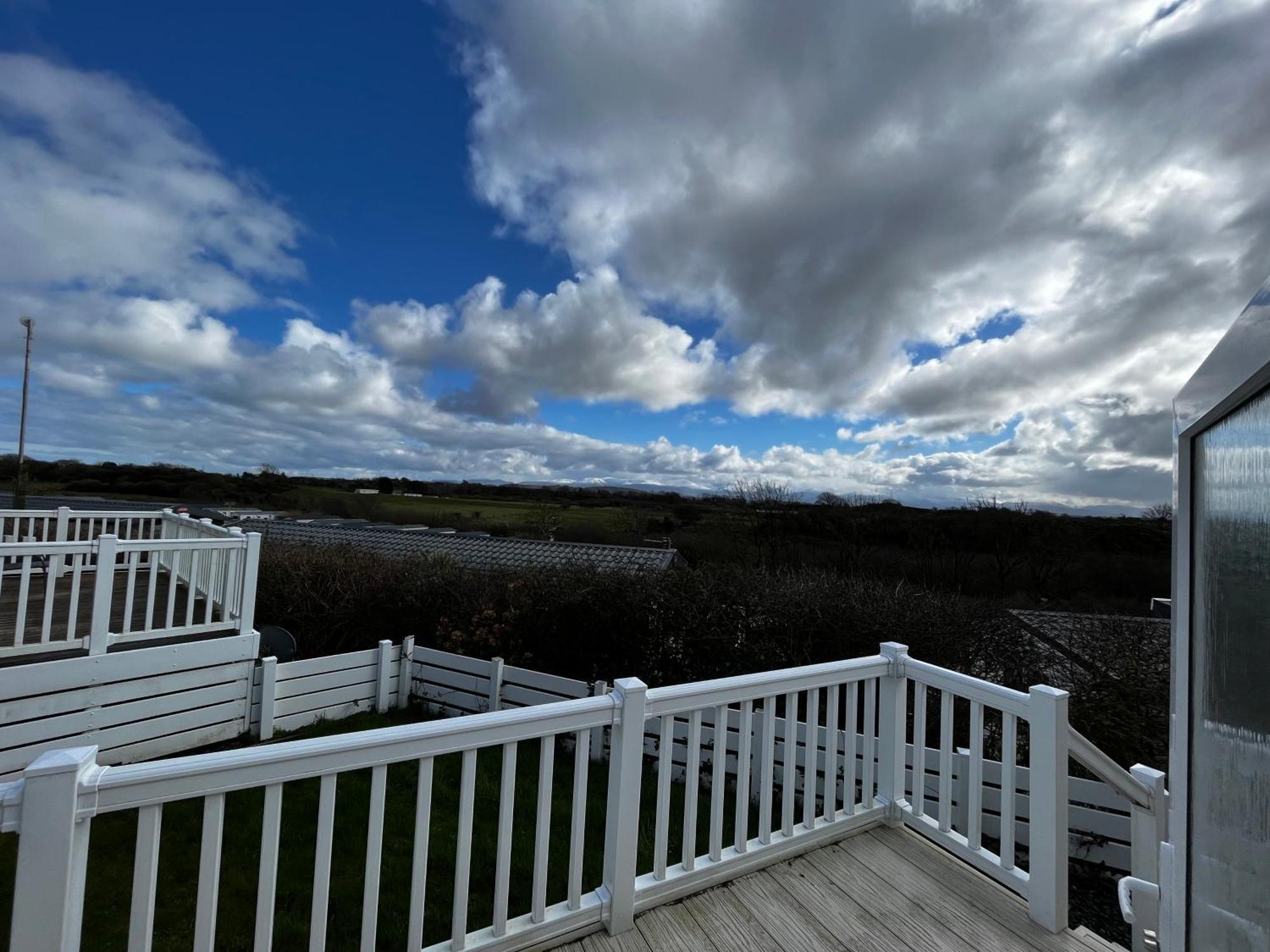 Ger-Y-Bwlch - Spacious Static On 5Star Site With Swimming Pool Benllech Exterior photo